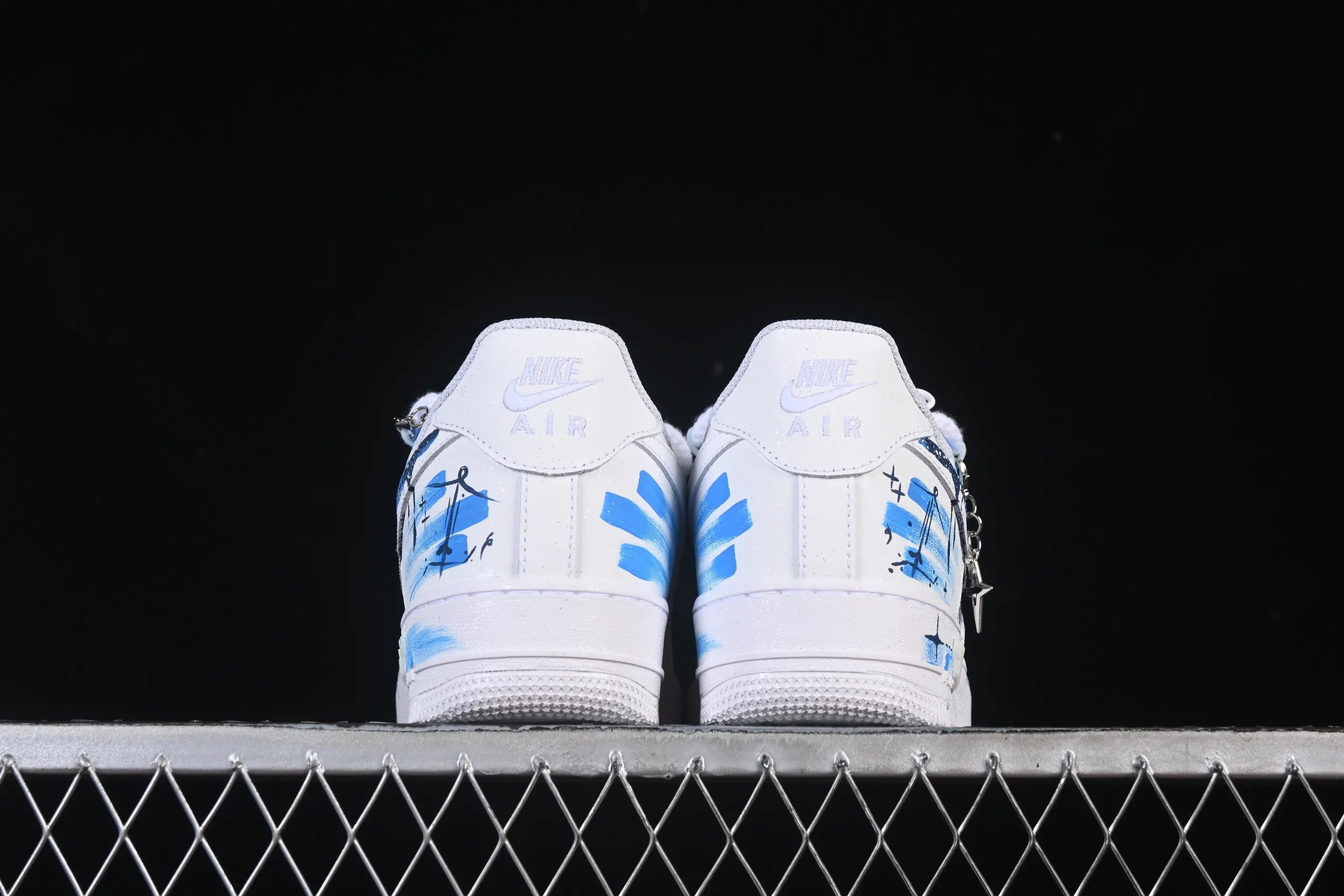 All categories Nk Air Force 1 Air Force series Nk Air Force 1 Low Air Force low-top Nike Air Force 1'07 Low "Sagittarius" Hand-painted graffiti Twelve constellations series Sagittarius Air Force One low-top casual sneakers Constellation 11231221